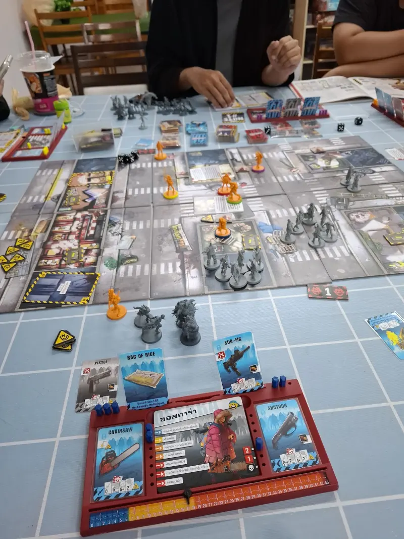 เล่นเกมมินิเอเจอร์ด้วยกันที่ร้าน